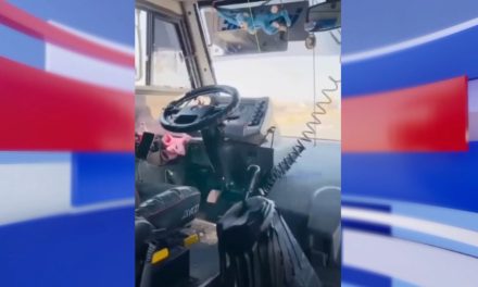 Irresponsable chofer pone en riesgo a 19 trabajadores que viajaban en el autobús