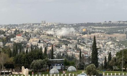 Fragmentos de misiles iraníes caen en Jerusalén tras ofensiva letal de Israel