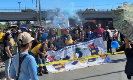 Marchan familias saltillenses por la inclusión en el marco del día del síndrome de Down