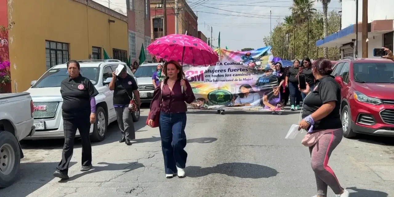 Marchan mujeres de la Unta En el marco del 8M