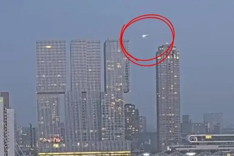 Meteorito ilumina Europa e impacta una vivienda en Alemania