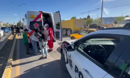 Saltillo: Mujer lesionada tras choque de motocicleta contra vehículo en San Patricio