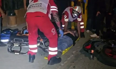 Motociclistas resultan lesionados tras intentar rebasar en Saltillo