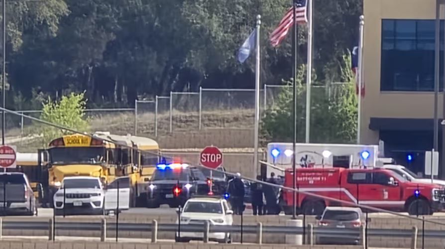 Menor dispara a maestra en Texas y luego termina con su vida