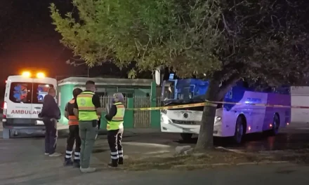 Saltillo: Operador fallece al volante; posible infarto le arrancó la vida