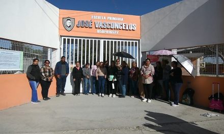 Padres de familia cierran escuela por falta de intendente desde hace 8 meses en Frontera