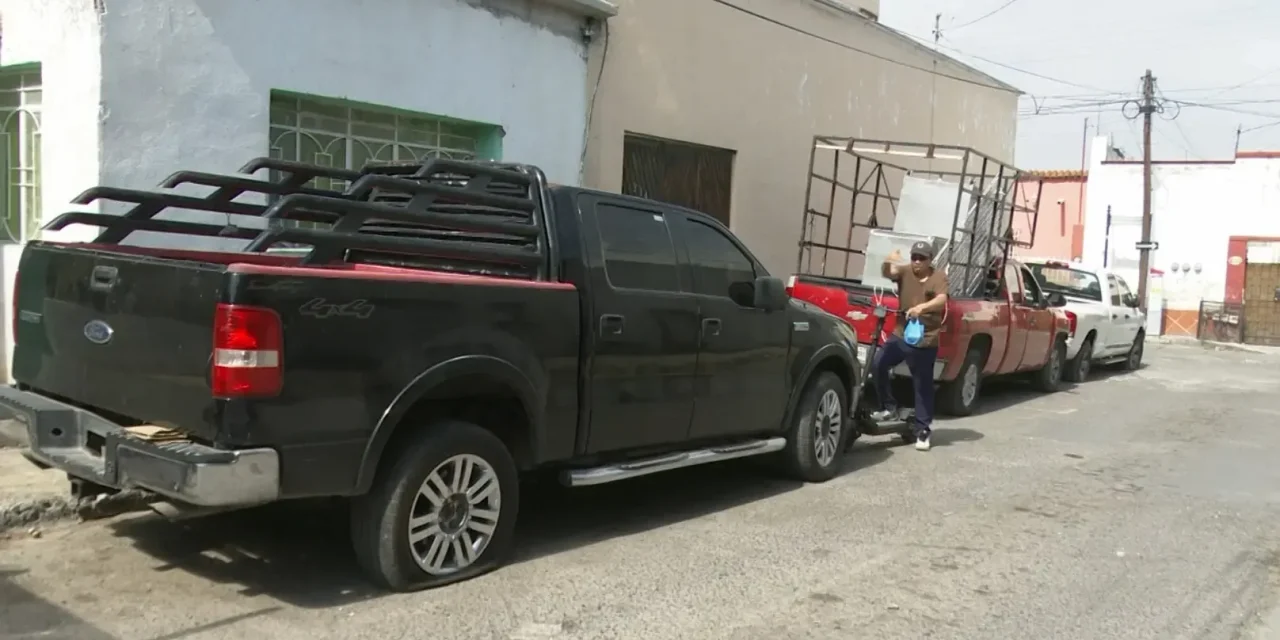 Piden retiro de camionetas en el centro de Saltillo