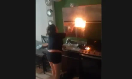 Mujer discute con su pareja y le prende fuego a su casa en Torreón