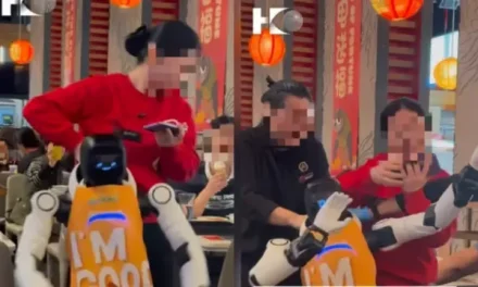 Video: Robot mesero pierde el control y comienza a bailar en un restaurante en California