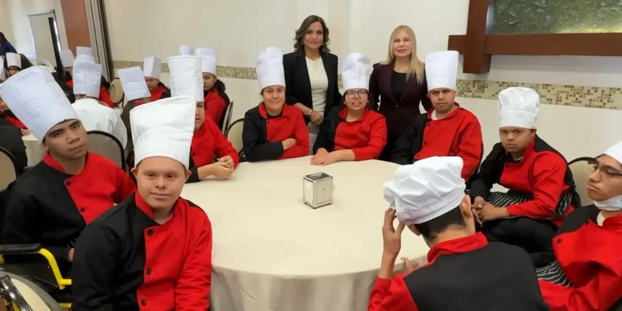 Se gradúan jóvenes del CAM de curso de cocina internacional