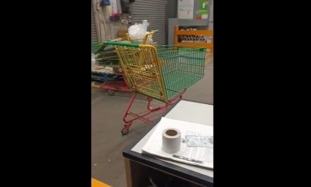 ¿Actividad paranormal en Bodega Aurrera? Trabajador graba espeluznante escena al interior de la tienda