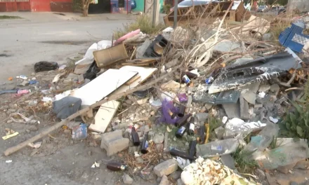 Usan terreno baldío como basurero en Saltillo