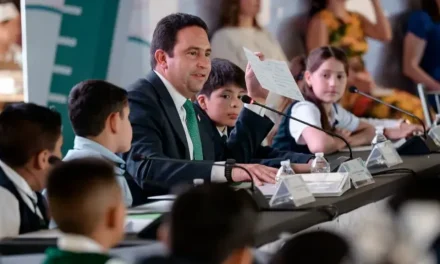 Impulsan Javier Díaz y Luly López la participación de la niñez saltillense