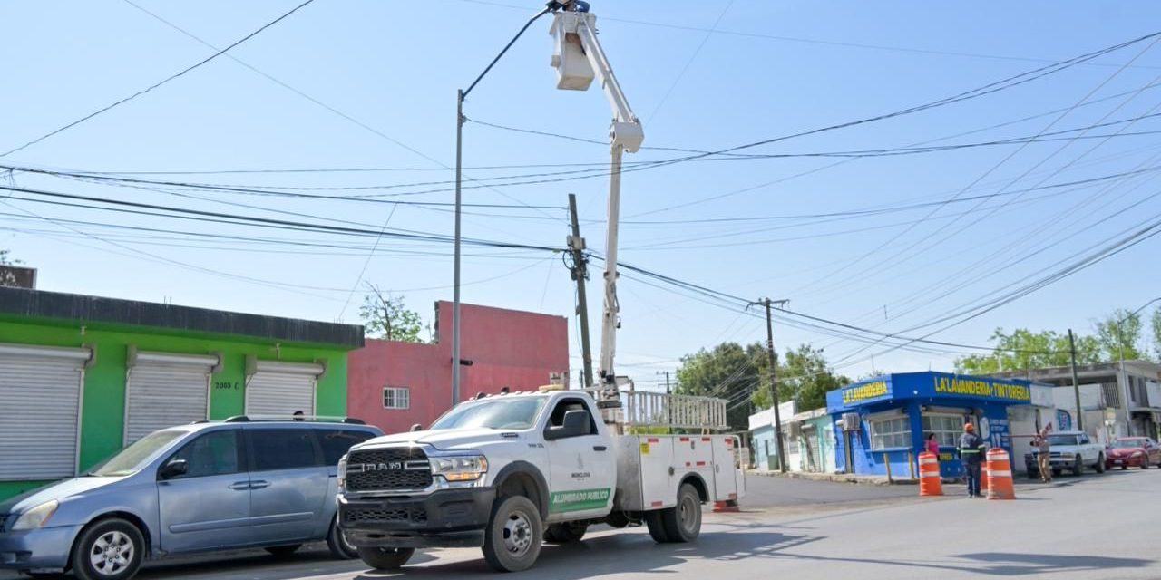 Gobierno de Monclova refuerza alumbrado público en vialidades principales