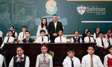 Autoridades municipales instauran al Cabildo Infantil de Sabinas