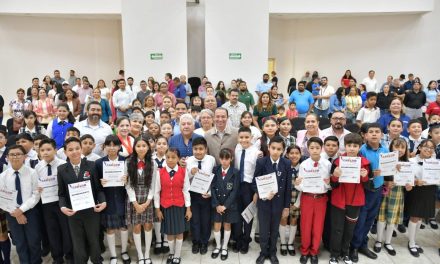 Nombran a Axel Isaí Torres como presidente municipal infantil de Acuña