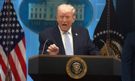 Donald Trump pone en pausa ataques contra Irán