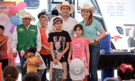 Llevan Javier y Luly Alimentos de Corazón al área rural de Saltillo