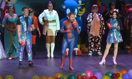 Al  borde de su capacidad Teatro Fernando Soler para celebrar Divertishow