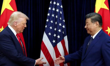 Trump asegura que China aceptó dejar de suministrar armamento a Irán