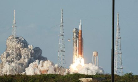 Artemis II despega con éxito rumbo a la órbita lunar