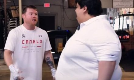 Video: Y así es como el Canelo Álvarez perdió 200 mil pesos en unos segundos