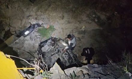 Conductor ebrio cae a arroyo en los límites de Saltillo y Ramos Arizpe