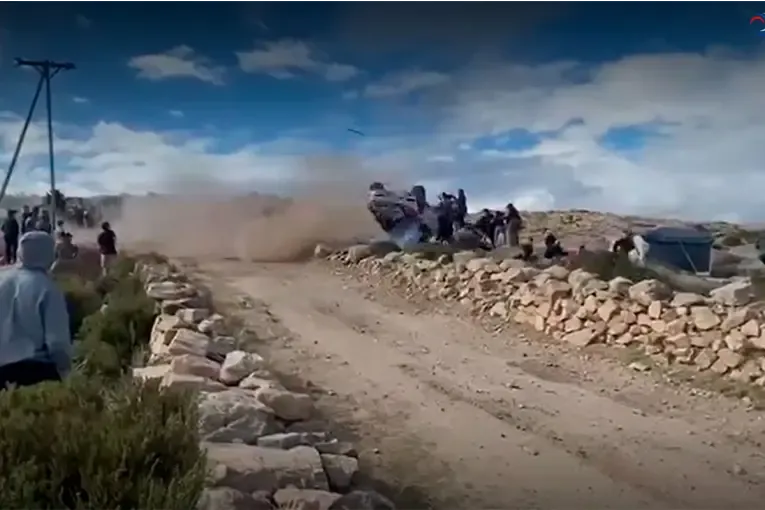 Vehículo sufre accidente en el Rally Sudamericano y cobra la vida de un espectador (video)