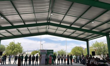 Entregan techumbres a los alumnos de la primaria Luis Álvarez en Saltillo