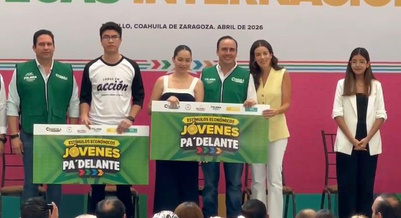Entrega Manolo Jiménez apoyo a estudiantes de Coahuila