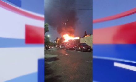 Incendio consume vivienda en Saltillo 2000