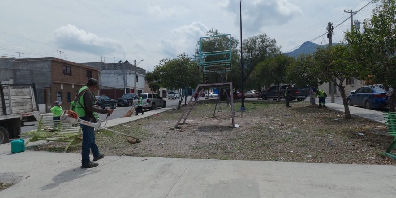 Intensifica Javier Díaz jornada de atención en Lomas Verdes