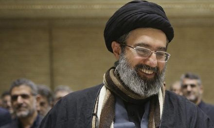Ayatola proclama una nueva era de dominio en el Golfo Pérsico tras ‘derrota vergonzosa’ de Estados Unidos