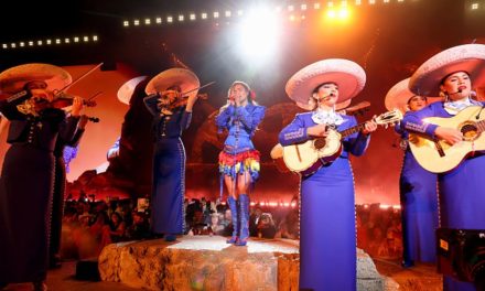 Karol G conquista Coachella con mariachi femenil