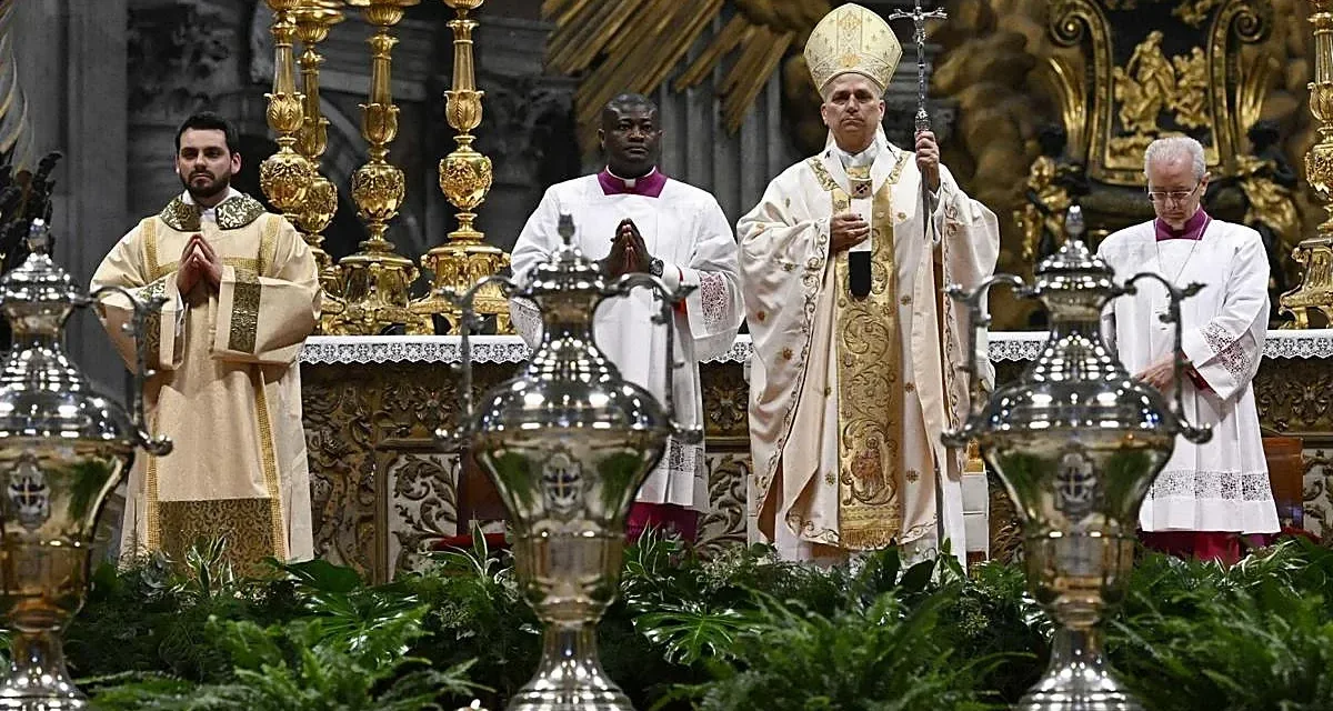 Papa León XIV celebra misa de Jueves Santo y aboga por una Iglesia alejada de la prepotencia