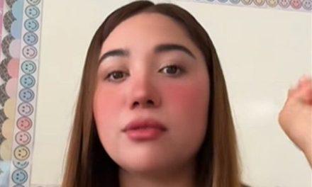 Maestra desata polémica al anunciar que no le dará regalos del Día del Niño a sus alumnos por ser mal agradecidos (video)