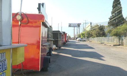 Más de 20 puestos en la vía pública frente a las instalaciones públicas
