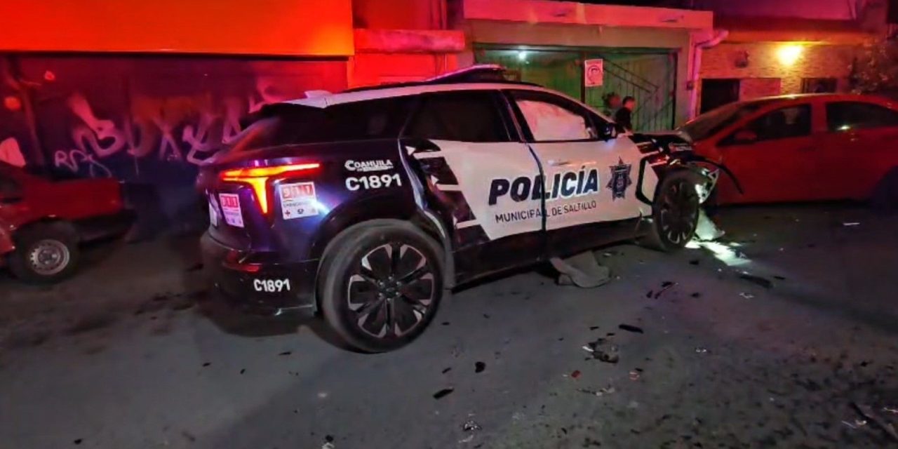 Saltillo: Persecución termina en carambola; patrulla impacta varios vehículos y deja un lesionado