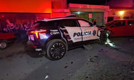 Saltillo: Persecución termina en carambola; patrulla impacta varios vehículos y deja un lesionado