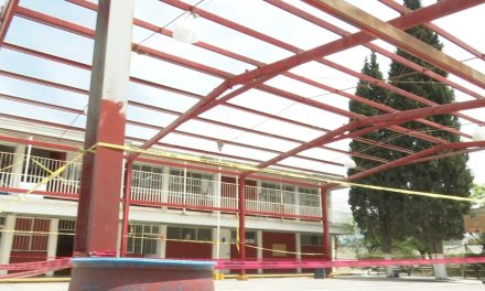 Por mala calidad en su construcción retiran techumbres de tres escuelas de Ramos Arizpe