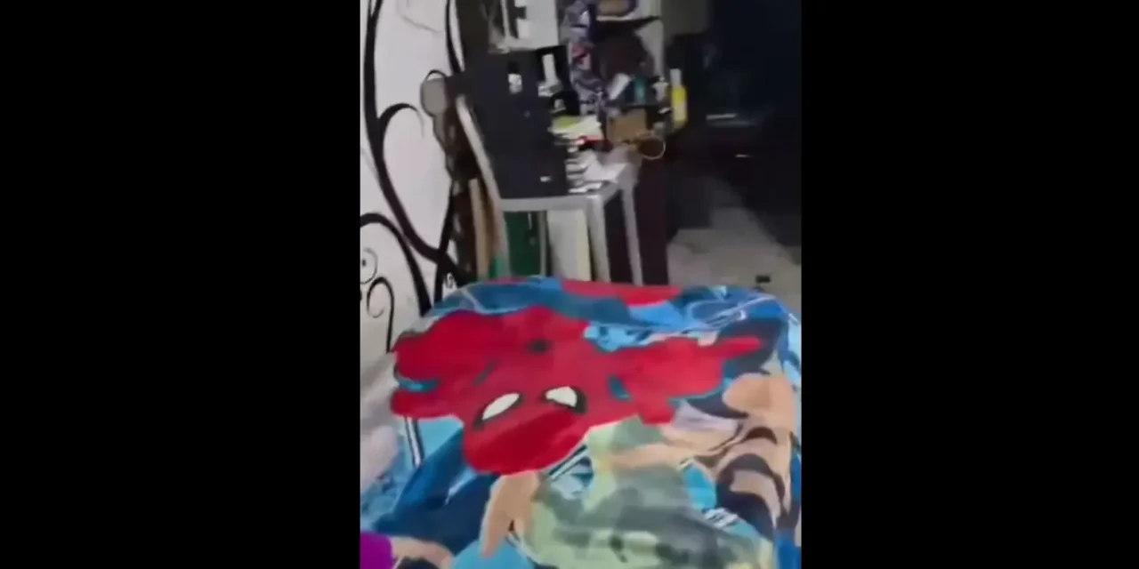 Hallan presunto ‘cuarto oscuro’ en colegio de Puebla y padres exigen investigación por posibles abusos