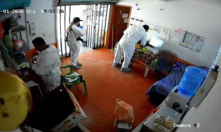 Peritos de la Fiscalía de Oaxaca roban en escena del crimen dinero ¡y hasta camarones!