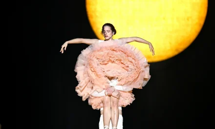 Así es el espectáculo de Rosalía que sorprende al bailar ballet en vivo
