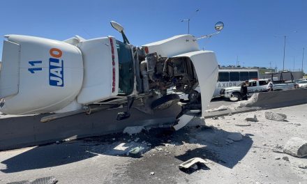 Se registra volcadura sobre el periférico LEA