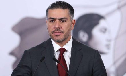 Omar García Harfuch se baja de la carrera presidencial