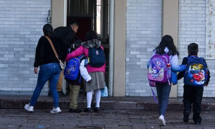 Aumentan protestas contra la SEP por supervacaciones