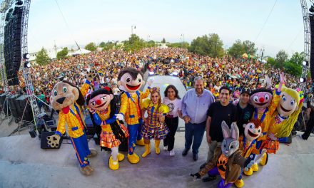 Más de 20 mil personas disfrutan show de Bely y Beto en Ramos Arizpe