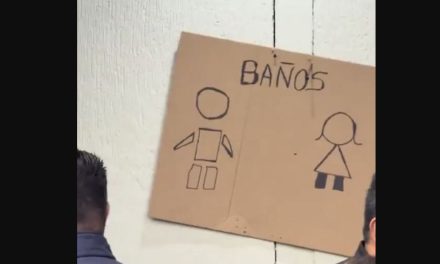Lletreros de baños improvisados en el Azteca desatan críticas rumbo al Mundial 2026