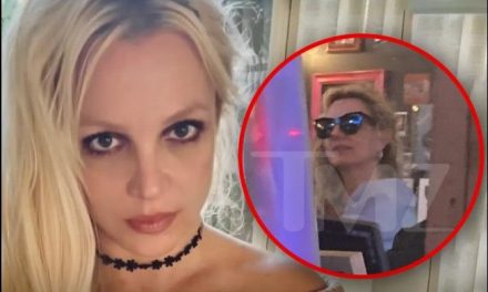 Acusan a  Britney Spears de sembrar el terror en restaurante… comenzó a ladrar y portaba un cuchillo