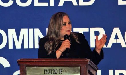 Funcionaria de UAdeC abandona su trabajo, fue a Universal Studios